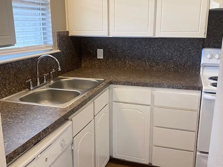 105 SE Gardens Blvd #112 — Photo 18