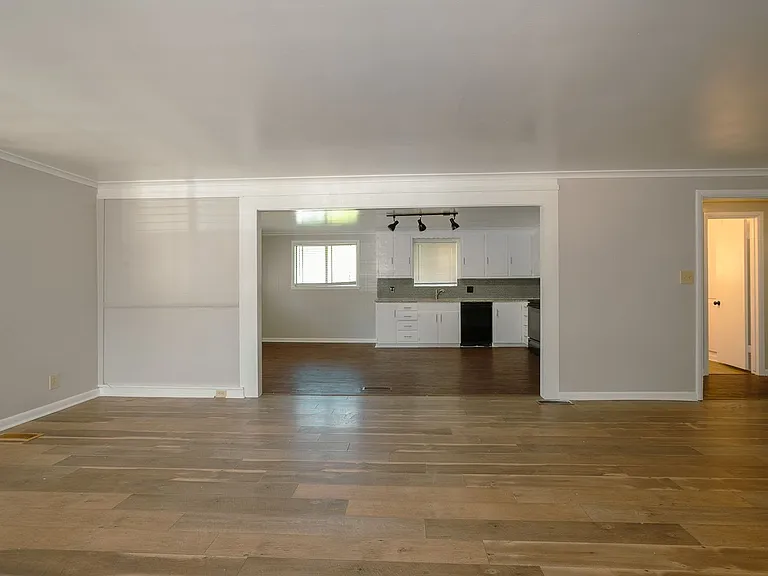 1401-1403 S Frisco Ave — Photo 13