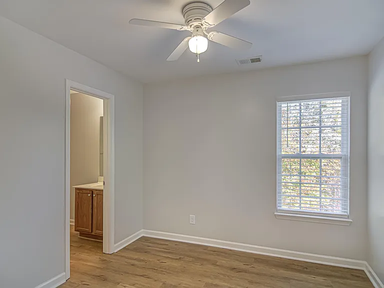 Middle Bedroom