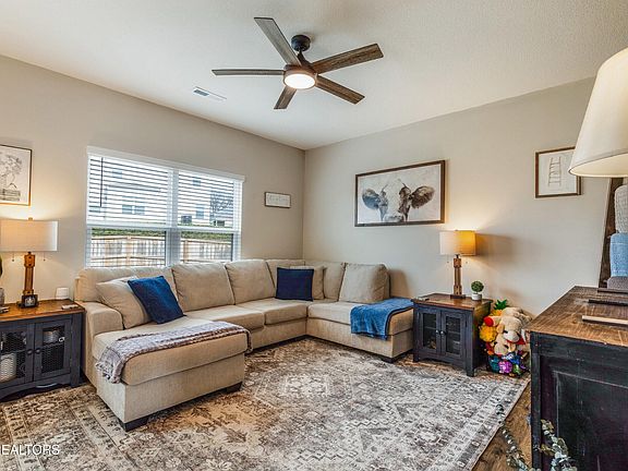 5th image of 308 Heritage Crossing Dr