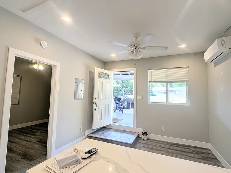 934 E 7th Ave #1 — Photo 11