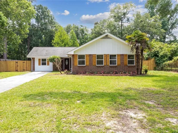 150 Chinchuba Gardens Dr, Mandeville, LA 70471