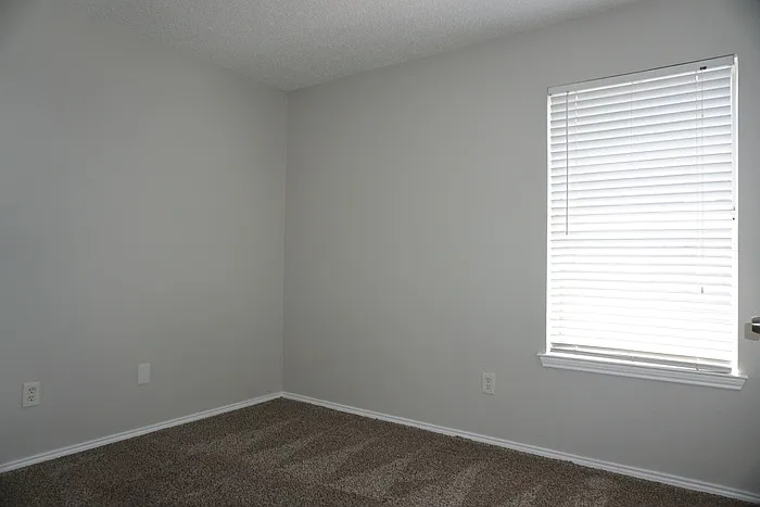 2425 Kelton St — Photo 12