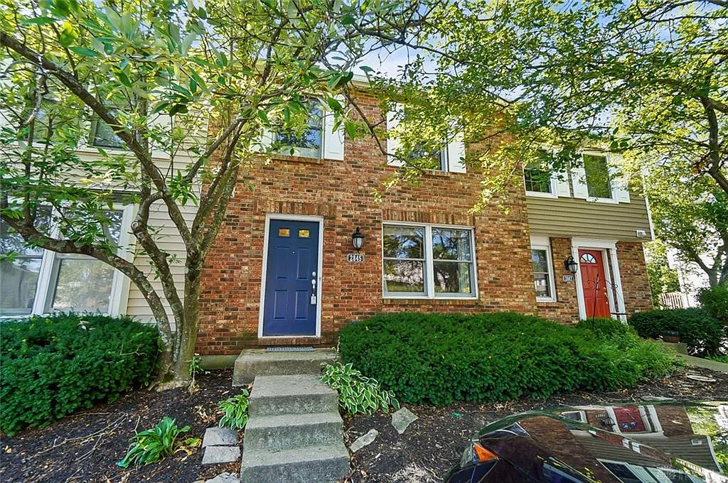 2845 Millbank Row photo 1