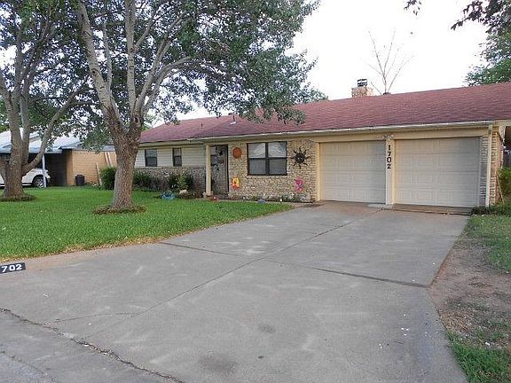 2nd image of 1702 Goodwin Dr