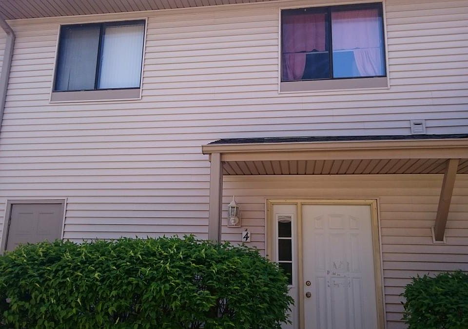 1st image of 29W544 Winchester Cir S Unit 4