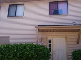 29W544 Winchester Cir S UNIT 4, Warrenville, IL 60555