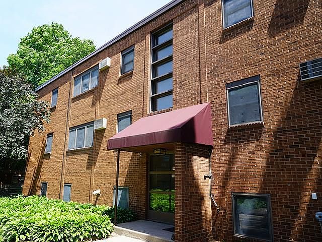 1st image of 384 Laurel Ave #8