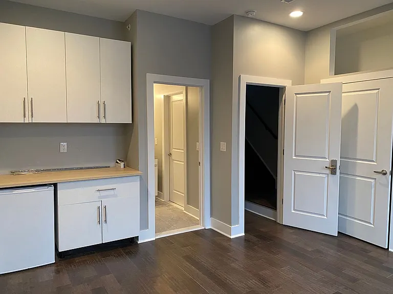 419 N Holly St — Photo 2