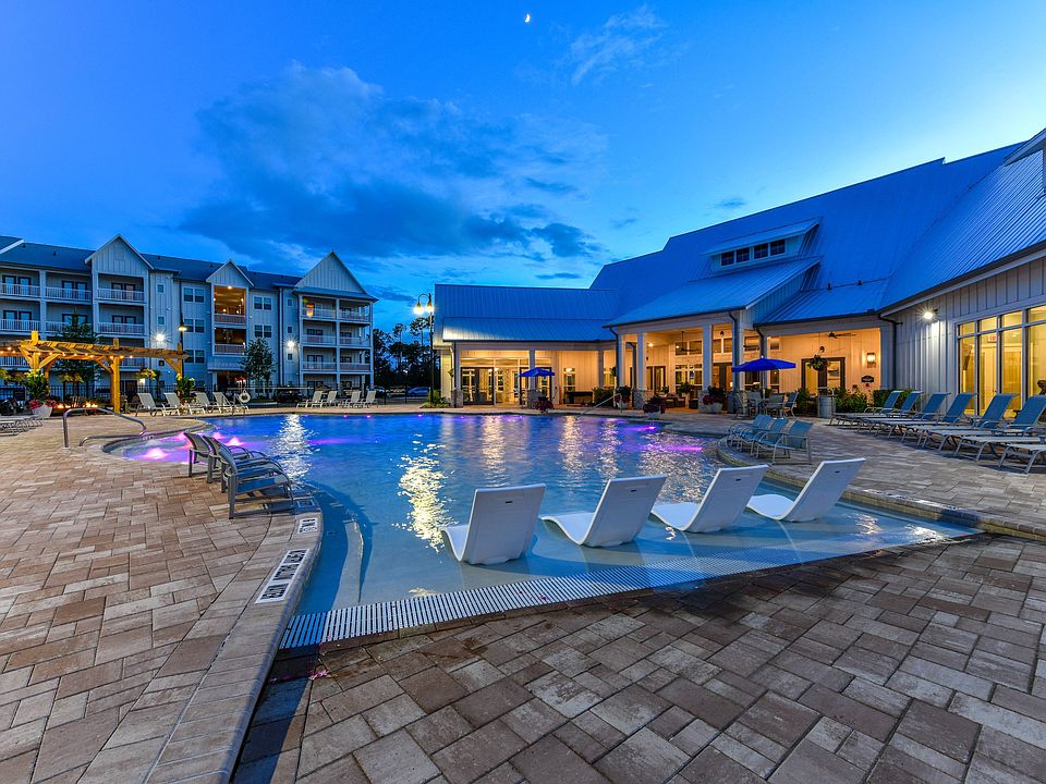 Resort Style Saltwater Pool