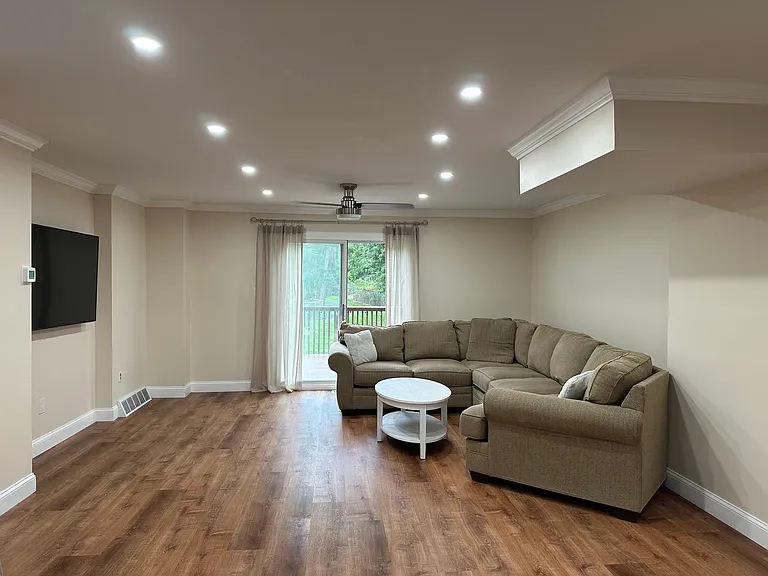 145 Sutcliffe Ln — Photo 10