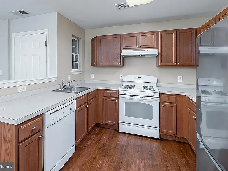 1122 Tristram Cir — Photo 9