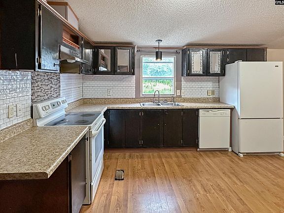3rd image of 132 Heather Ridge Dr
