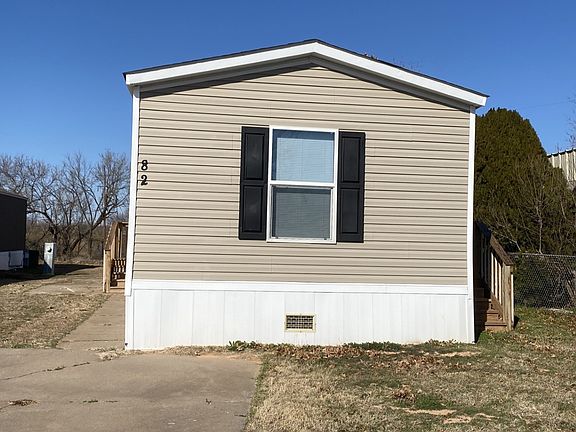 3rd image of 82 Town & Country Dr