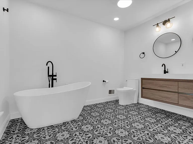 1714 Bagley St — Photo 19
