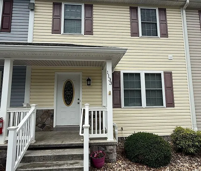 1133 Lincolnshire Dr — Photo 1