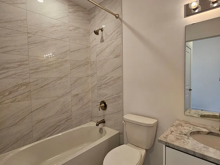 460 Dundas St E #512 — Photo 10