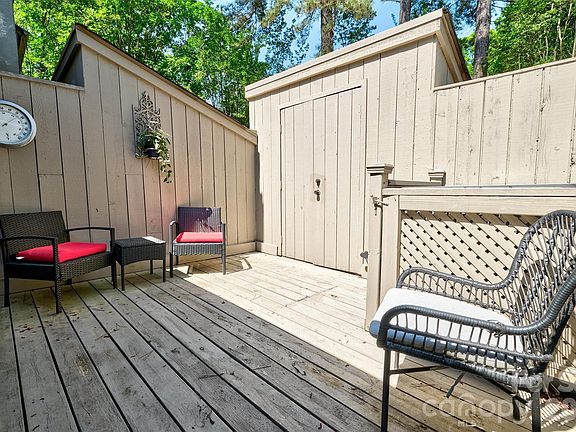 4th image of 114 Pine Grove Cir
