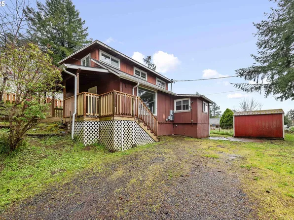 883 E 11th St, Coquille, OR 97423