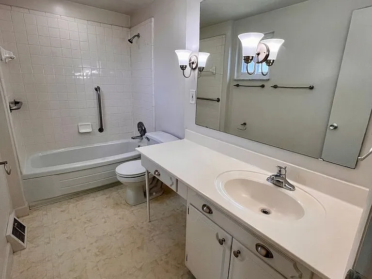 The Envoy Apartments — Photo 7