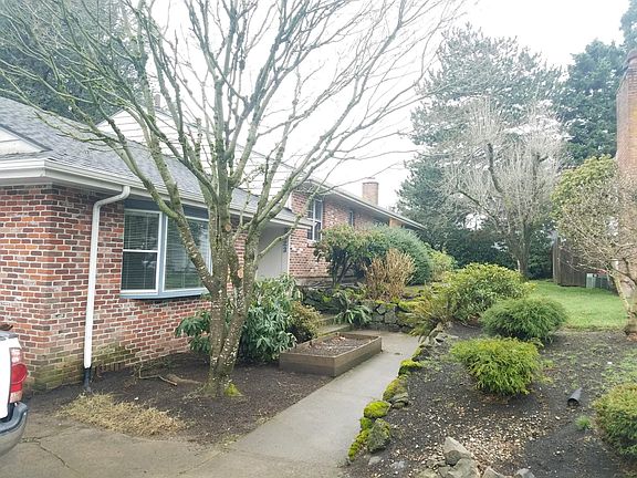 outside view - front walkway