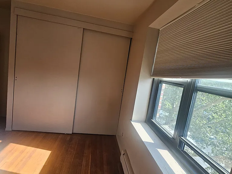 4 Beekman Ave — Photo 3