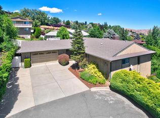913 Coach Ct, Yakima, WA 98908