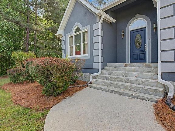 2nd image of 15 Lucas Ln SW