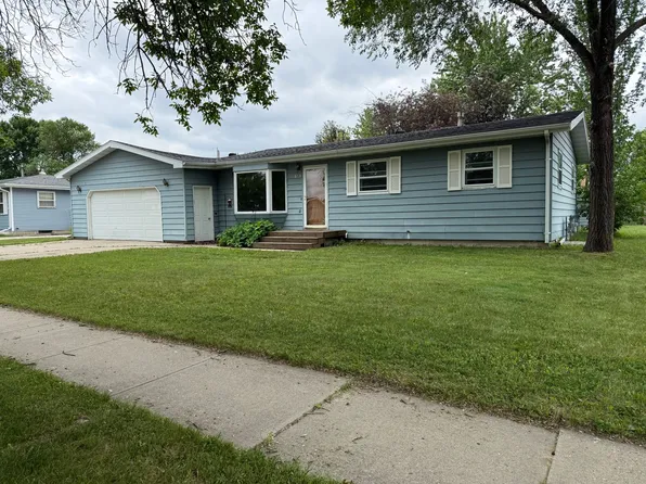 613 3rd Ave E, West Fargo, ND 58078