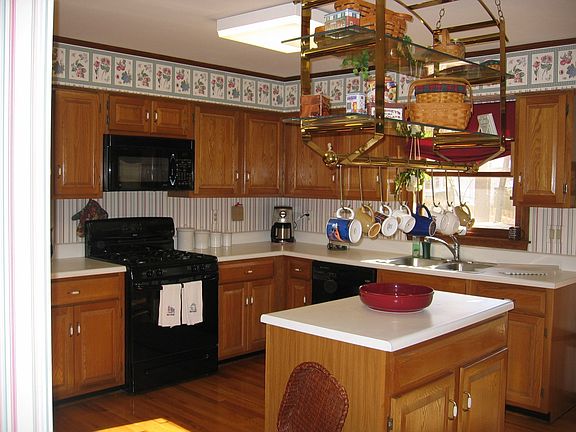4th image of 391 Galesburg Dr