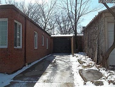 3rd image of 17477 Woodford Ave