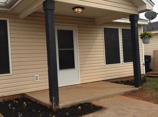 912 Edinburg Dr, Yukon, OK 73099