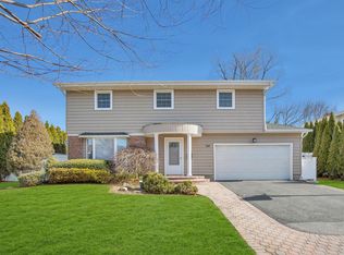 24 Sagamore Way S, Jericho, NY 11753