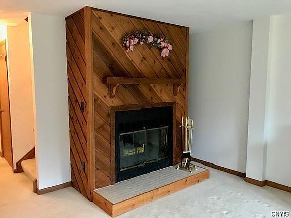5th image of 115 Lancelot Ln