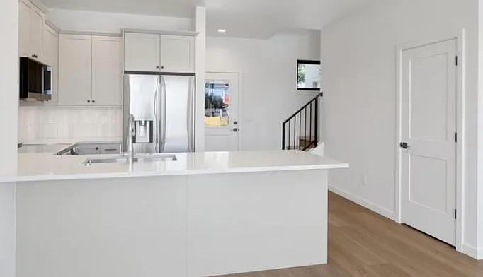 2 bed, 1048 sqft, $2,100 — Photo 3