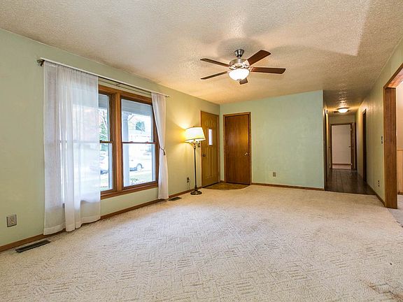 2nd image of 963 Patricia Ann Dr