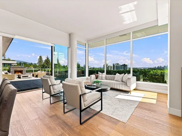 908 Keith Rd #702, West Vancouver, BC V7T 1M3