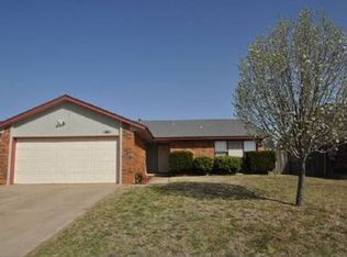 1001 NE 24th St, Moore, OK 73160