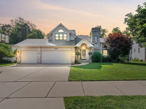 11688 Woodspointe Dr, Grand Ledge, MI 48837