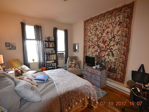 3rd image of 208 Franklin St APT 2L