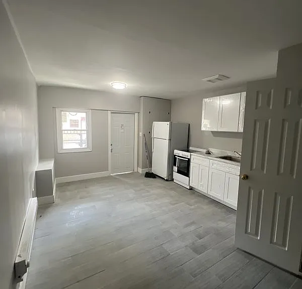 739 Tilden St #1 — Photo 2