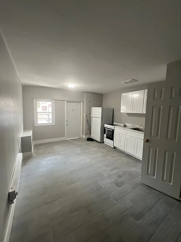 Building Photo - 739 Tilden St #1