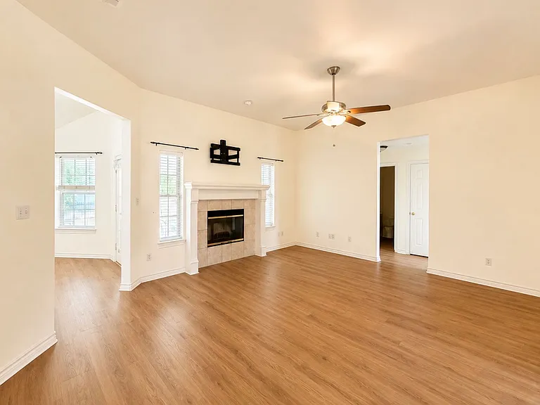 5662 Pamela Ct — Photo 6