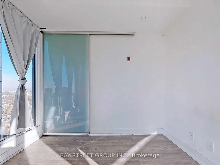181 Dundas St E #4311 — Photo 16