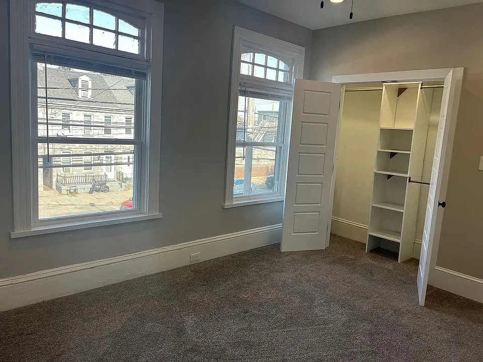 18 W Liberty St