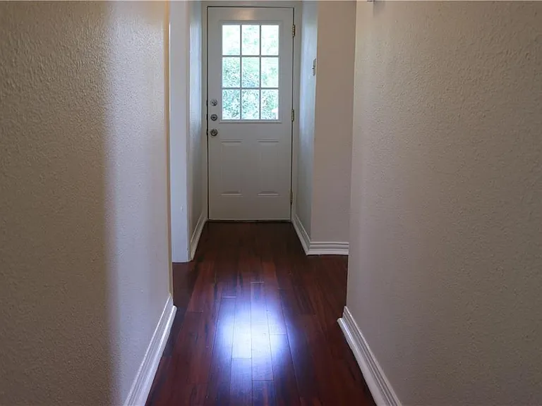 1166 Ridgeway Dr — Photo 4