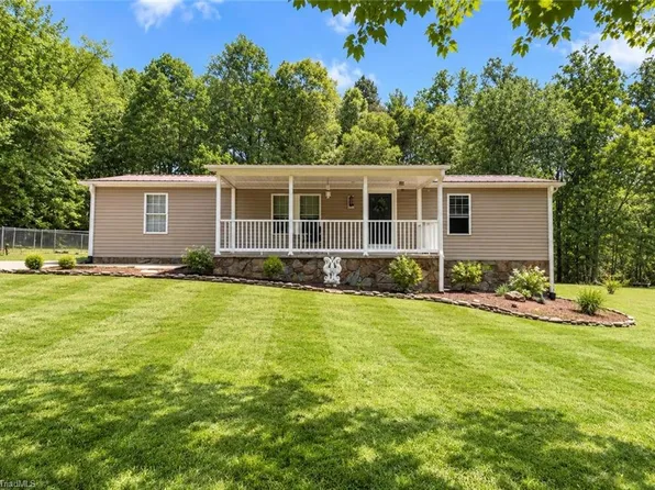 289 Twelve Oaks Dr, Linwood, NC 27299
