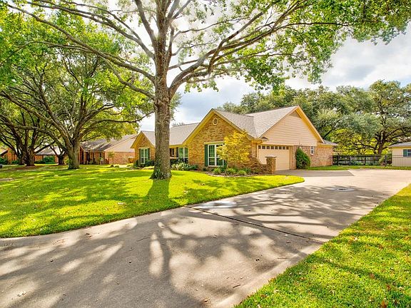 2nd image of 807 Shady Creek Ct