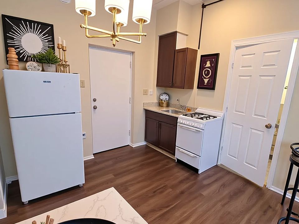 1st image of 3150 W Cermak Rd APT 2