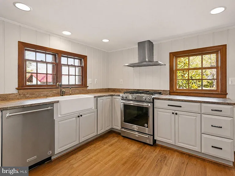 326 Walker Rd — Photo 4